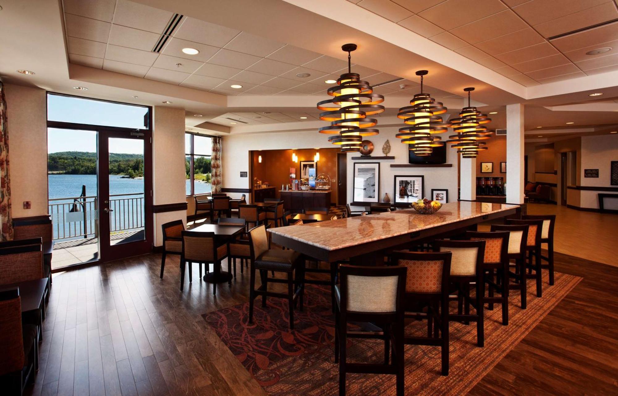 Hampton Inn Marquette-Waterfront Dış mekan fotoğraf